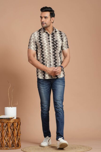 Men?s Grey & Black Zigzag Printed Cotton Short-Sleeve Shirt ? Casual Trendy Wear