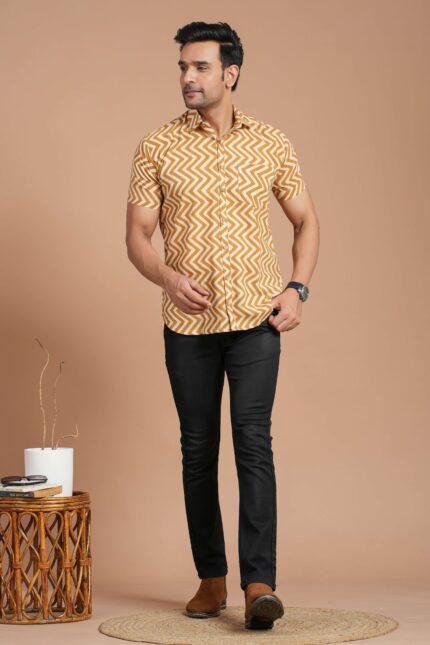 Men's Cotton Yellow Zigzag Printed Short-Sleeve Shirt ? Casual Summer Wear